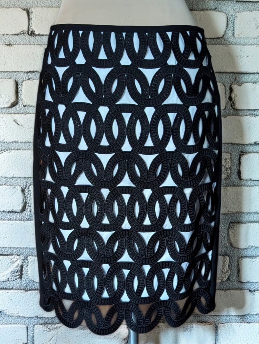 NWT Etcetera Ravel Black Embroidered Loop Overlay Pencil Skirt Size 4 - Picture 3 of 10